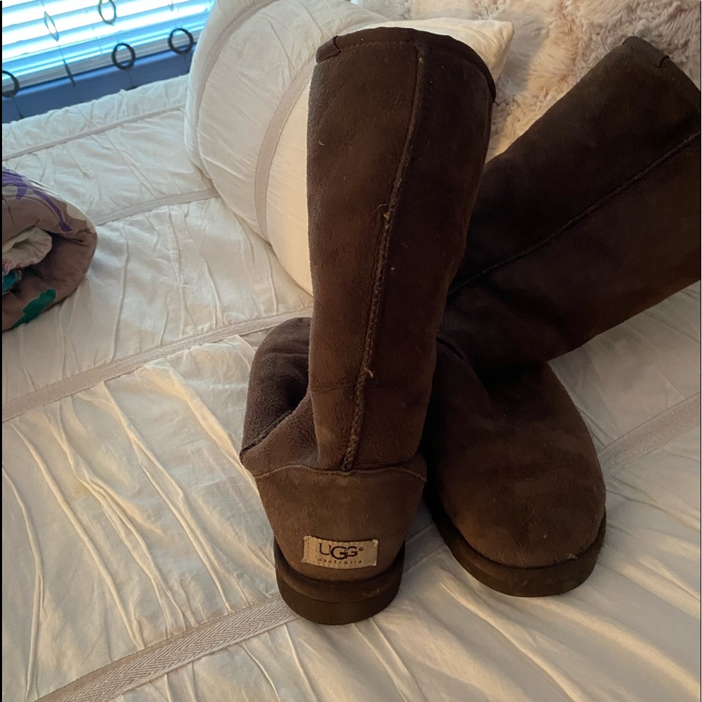 Brown Uggs size 8